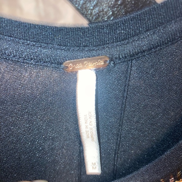 Free People- Size M- Embroidered top - Picture 6 of 9